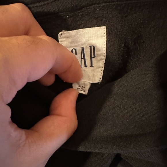 GAP Hoodie - Picture 2 of 3